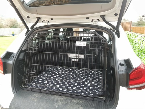 Pet world bmw - x1, sloping